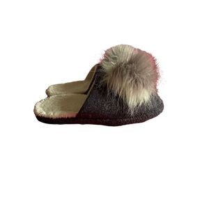 NWOT No brand women’s faux fur gray slip on slippers size small 5/6